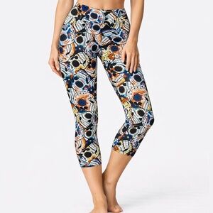 Onzie Leggings S/M Crop Capri Dia De Los Muertos Skulls Day of the Dead Festive